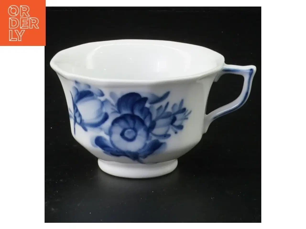 Billede 1 - Blomstermotiv porcelænskopper fra Royal Copenhagen (str. 6 x 10 cm)