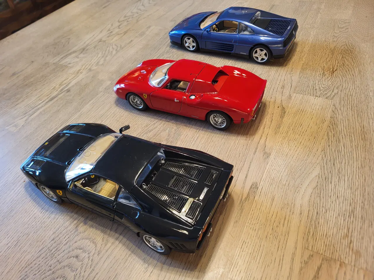 Billede 5 - Modelbiler 3 stk. 600 kr. 1:18