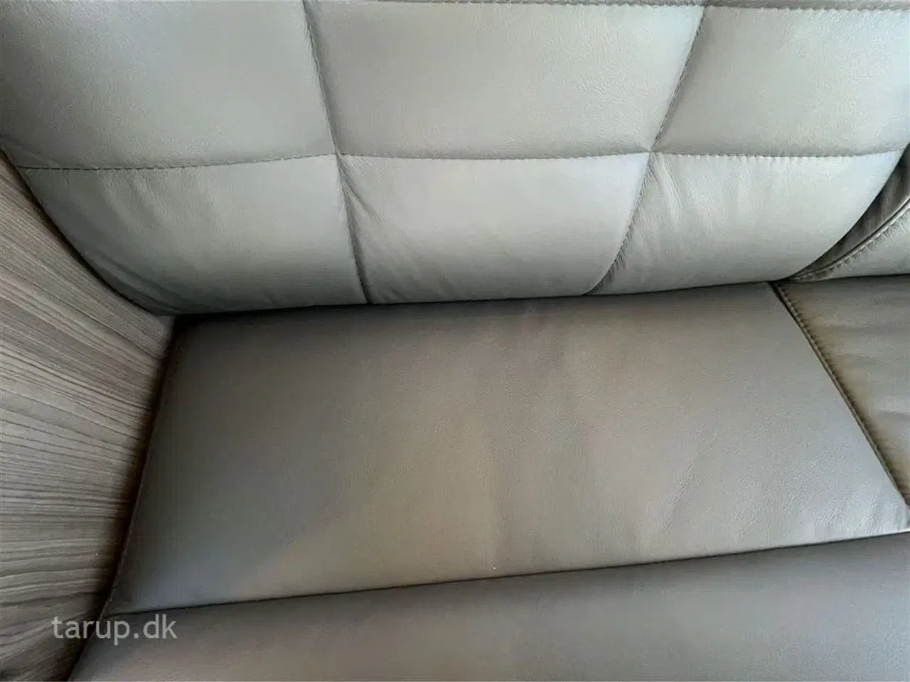 Billede 9 - 2026 - Kabe Ametist 560 GLE KS B8   fritstående dobbeltseng, rundsiddegruppe i mørkegråt  skind, ALDE centralvarme, vandbåren gulvvarme, ATC, stort kompressor køleskab