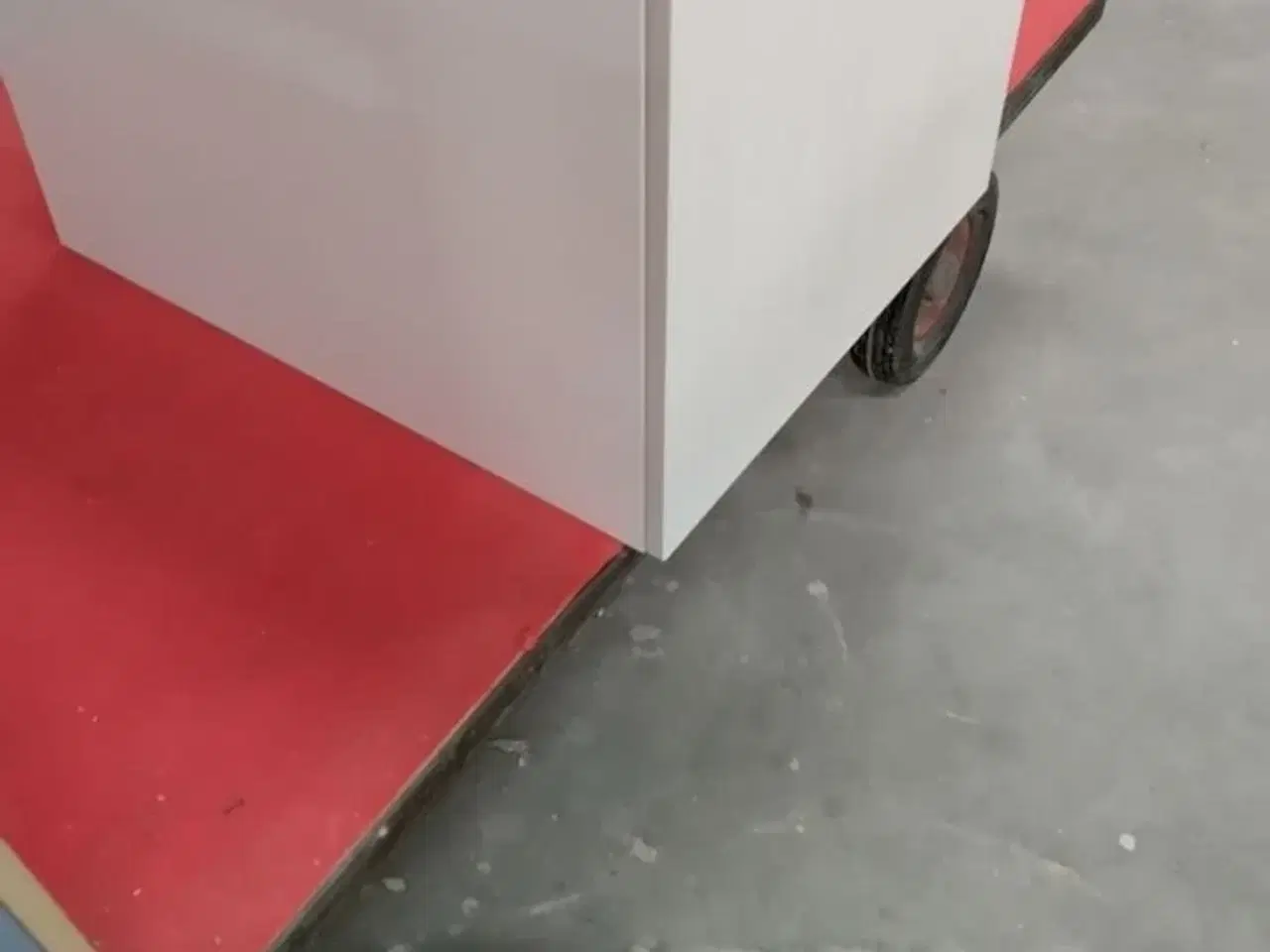 Billede 2 - 4 stk. usamlet underskabe H: 70,4 x B: 50 x D: 60,0 med låge og 4 hylder