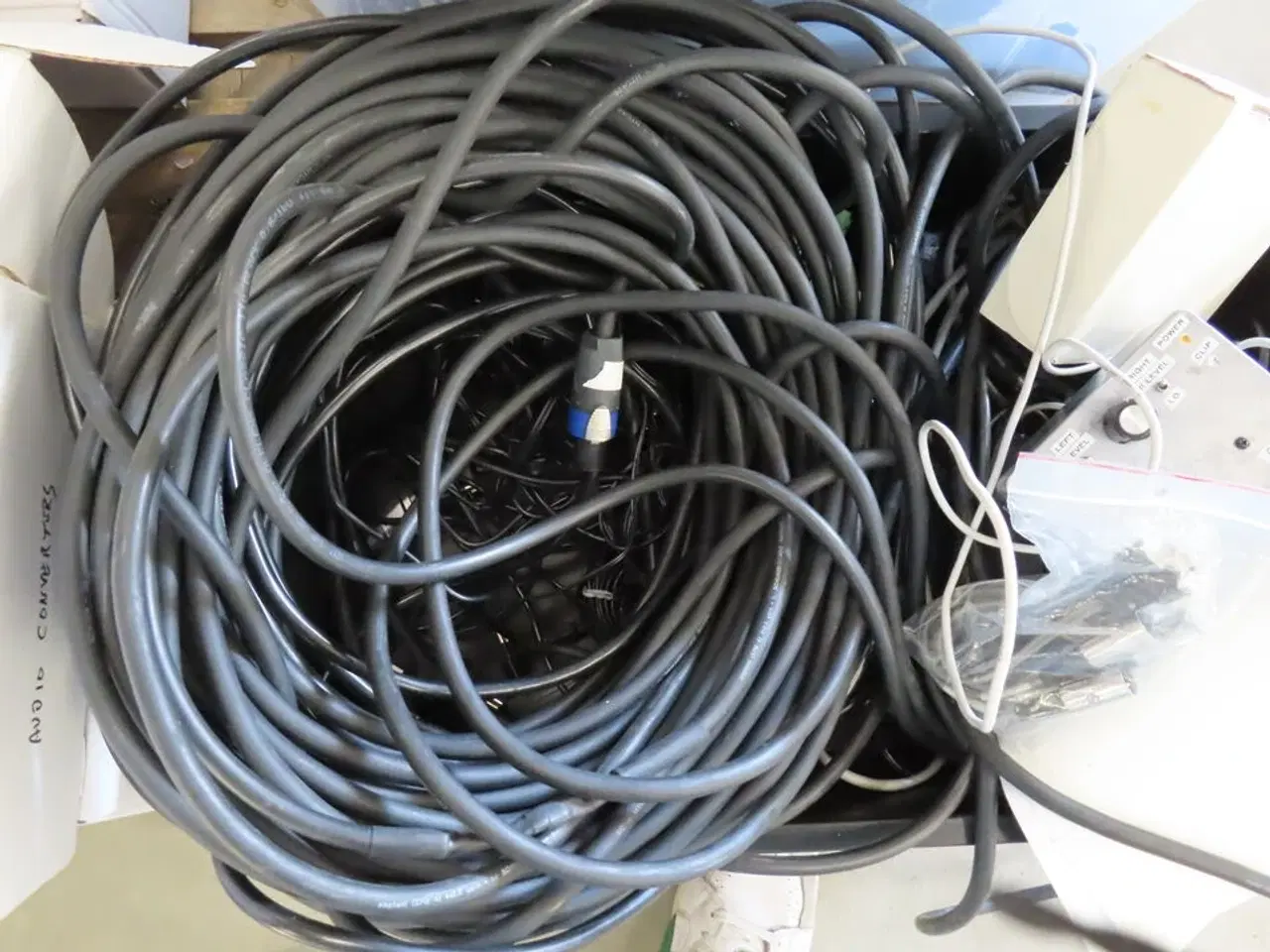 Billede 25 - Palle med rester fra TC ELECTRONIC
