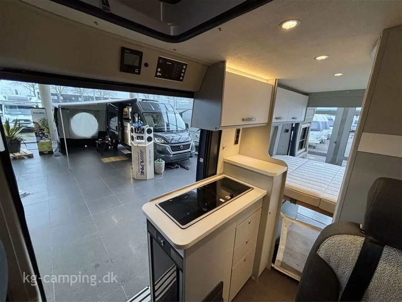 Billede 8 - 2022 - Hymer Free 540 BLUE EVOLUTION   Udstyr inkluderet: 2x Lithium-batteri • Solcelleanlæg • Markise • Hævesængetag • Fuld LED-lys • Automatisk klimaanlæg • Elektrisk håndbremse