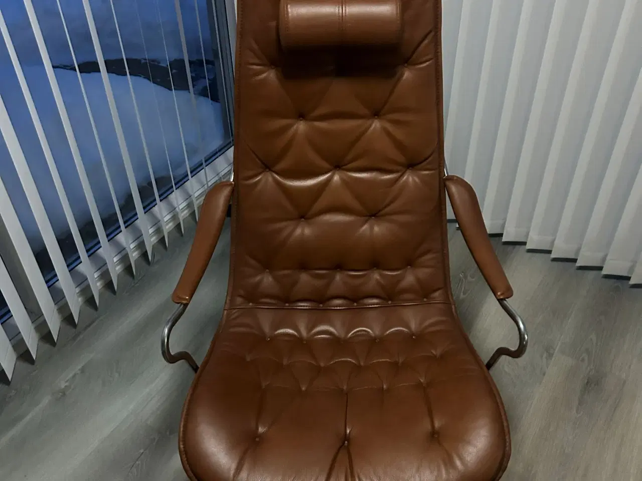 Billede 2 - Lænestolssæt - Stol & fodskammel i Cognac-læder