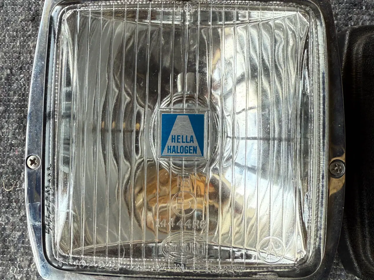 Billede 2 - Et stk. fin Hella 149 Chrome fjernlygte