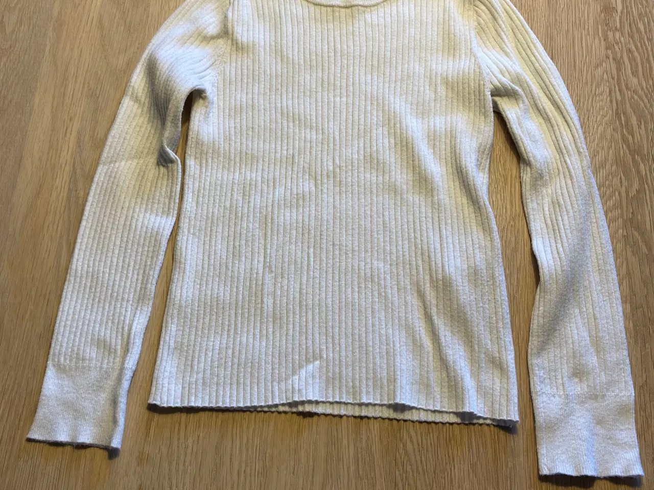 Billede 9 - Bukser, kjoler, tshirt, bluser str. 140