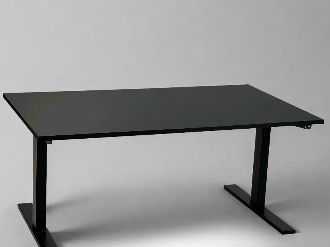Billede 1 - Hæve/sænkebord 140x80 (Sort) - Linak