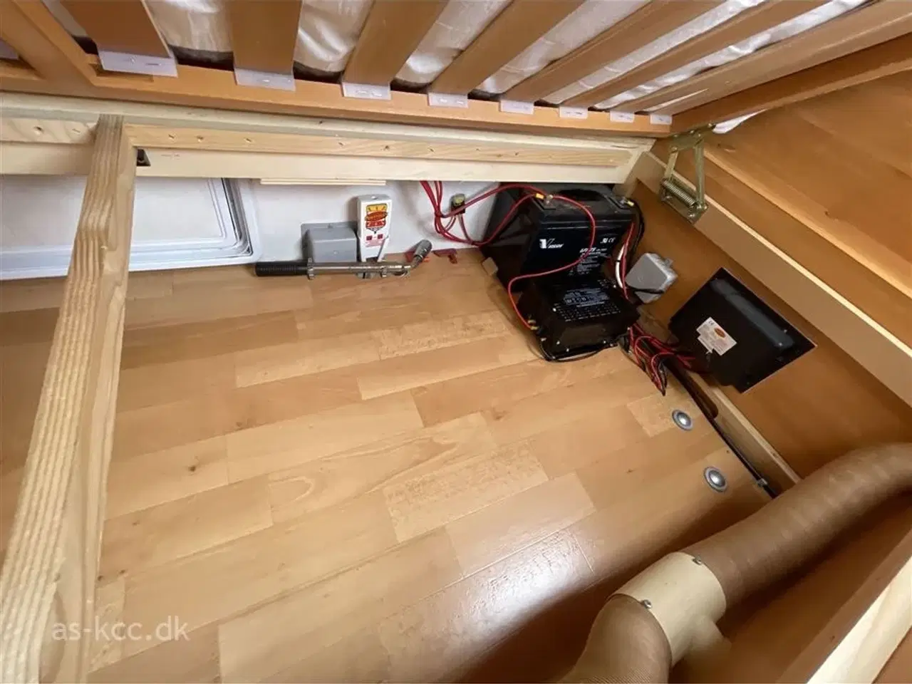 Billede 14 - 2006 - Adria Adora 472 LU   Adria Adora 472 LU årgang. 2006 Incl næsten nyt Isabella 3 m Commodore Dawn, mover, tæpper i vognen