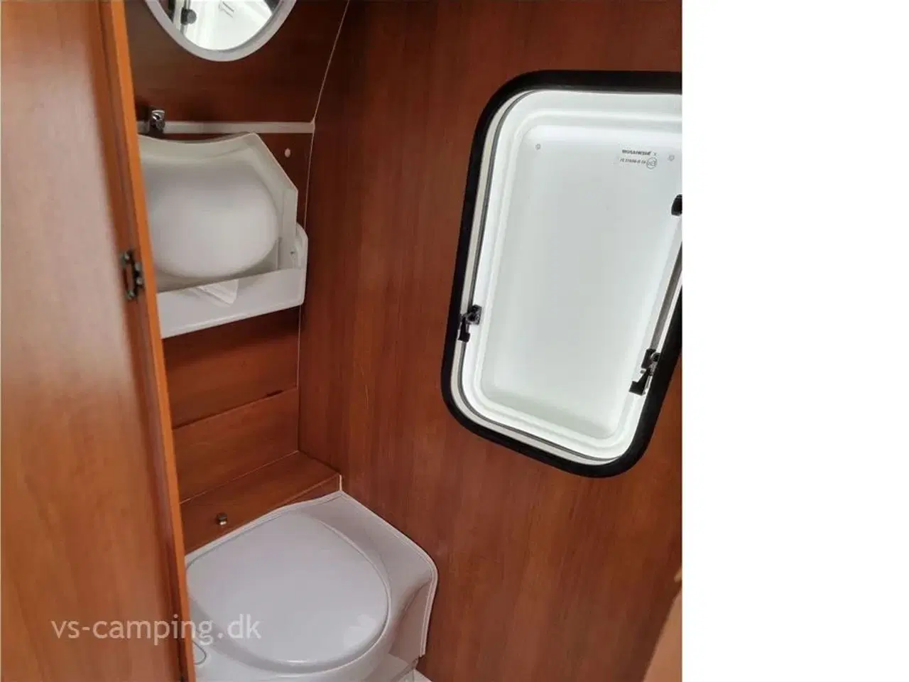 Billede 5 - 2019 - Niewiadow VEGA 365 NTL Silver Edition   LILLE OG ATTRAKTIV CAMPINGVOGN, SOM MÅ TRÆKKES AF DE FLESTE BILER, SOM ER SPÆKKET MED UDSTYR.