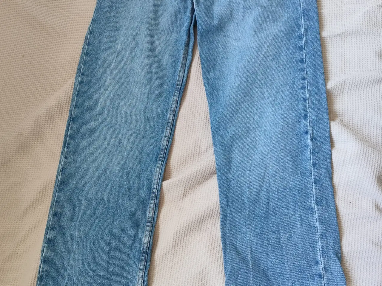 Billede 1 - Bershka straight jeans str 34 