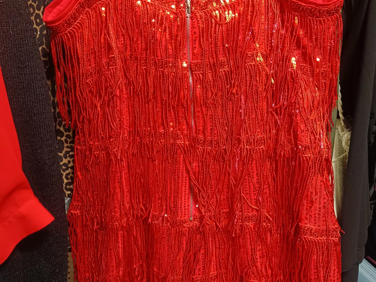 Billede 2 - Kjole i rød