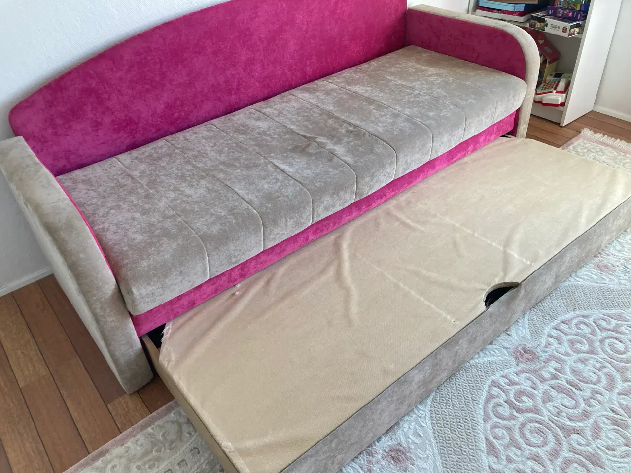 Billede 3 - Lyserød sofa med opbevaring Mulighed for at slå de