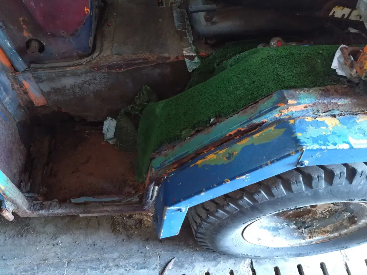 Billede 3 - Gammel sjov kommune traktor 