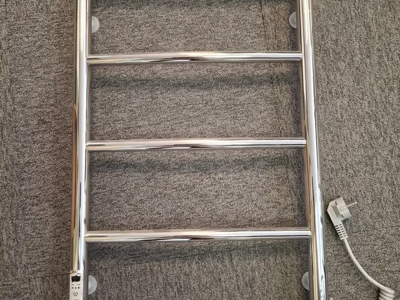 Billede 2 - Elektrisk håndklædetørrer med stikkontakt  STRØMBERG