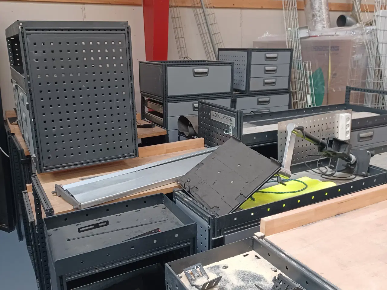 Billede 17 - varebil reoler på lageret