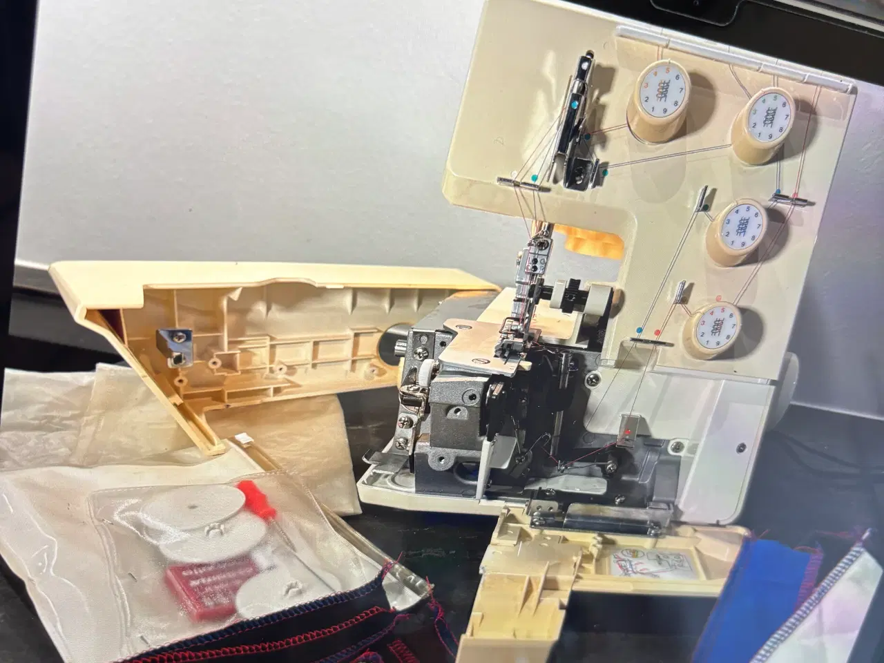 Billede 2 -  Bernette funlock  006 overlocker 