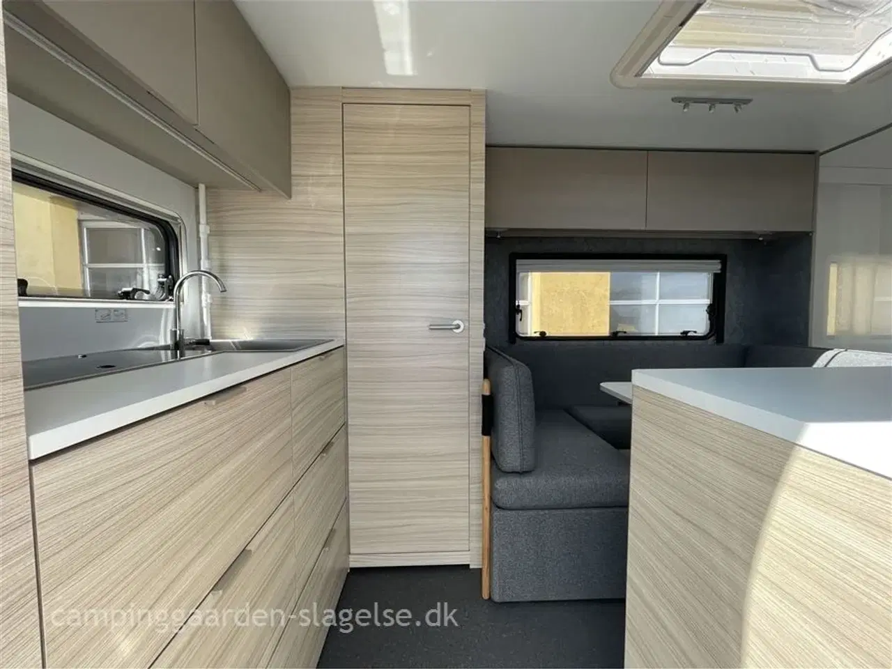 Billede 3 - 2025 - Adria Altea 542 PH Adria Altea 542 PH – Frihed, hygge og queens-bed på hjul!