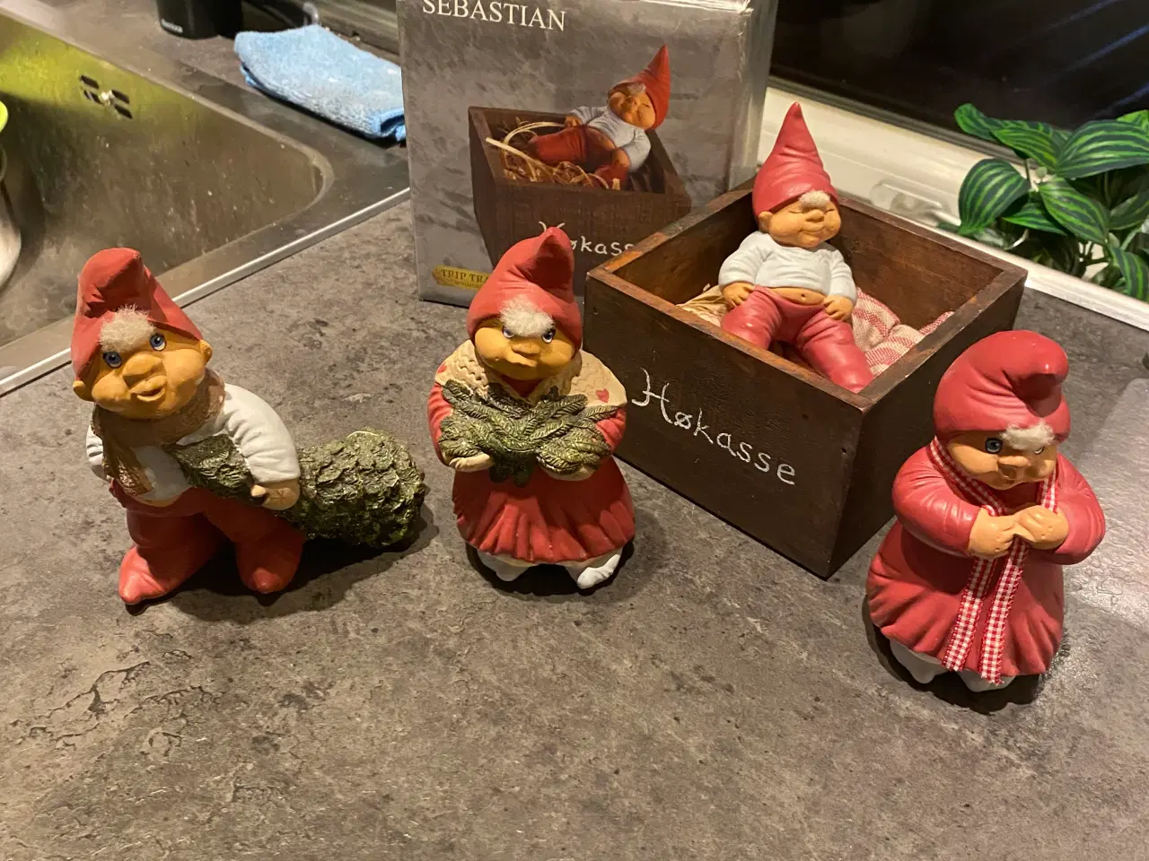 Billede 1 - 4 ældre trip trap nisser sælges. 