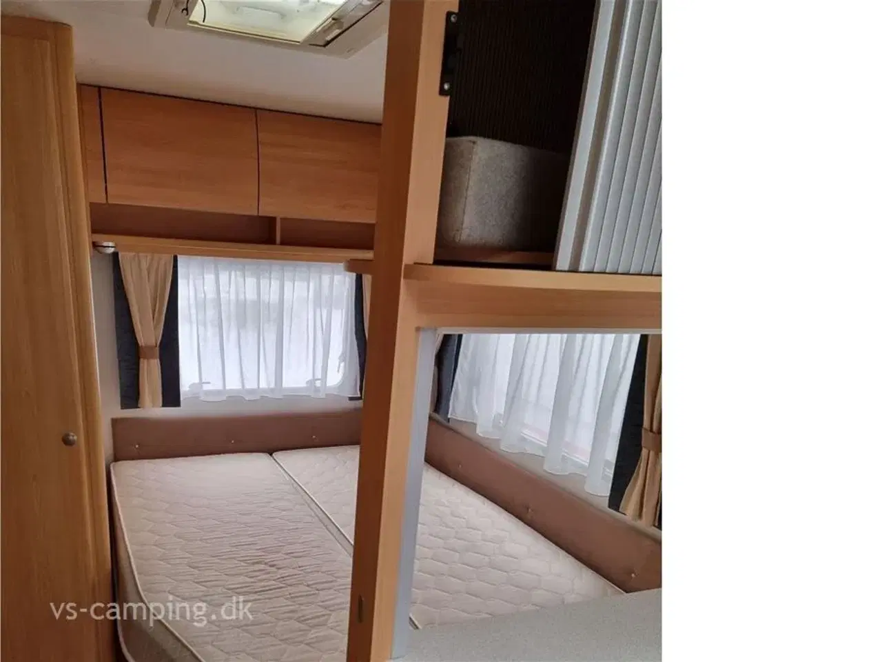 Billede 4 - 2005 - Home-Car Racer Spirit 45 VELHOLDT CAMPINGVOGN TIL SMÅ PENGE MED RUNDSIDDEGRUPPE OG FRANSK SENG.