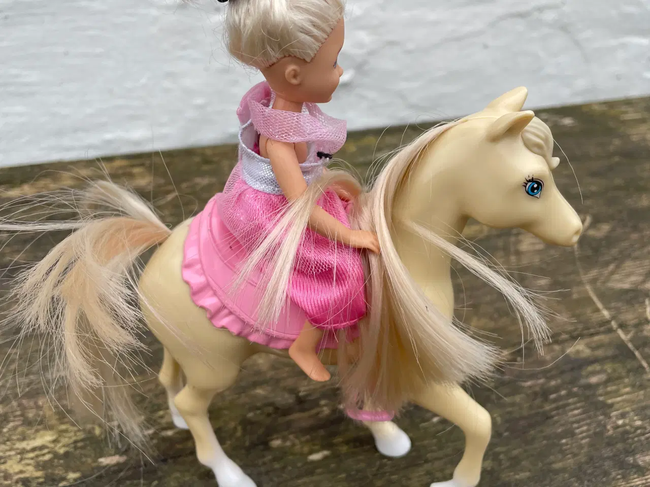 Billede 2 - Barbie dukke Chelsea med hest 