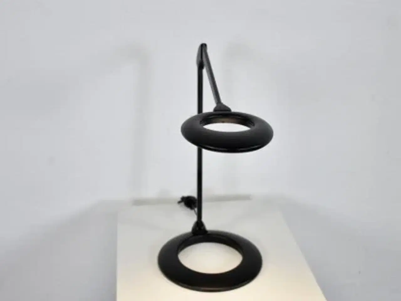 Billede 2 - Luxo ovelo sort bordlampe med fod