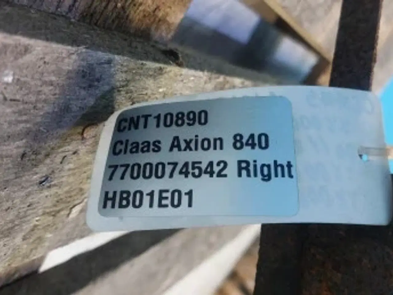 Billede 7 - Claas Axion 840 Stænkskærmsstøtte Højre 7700074542