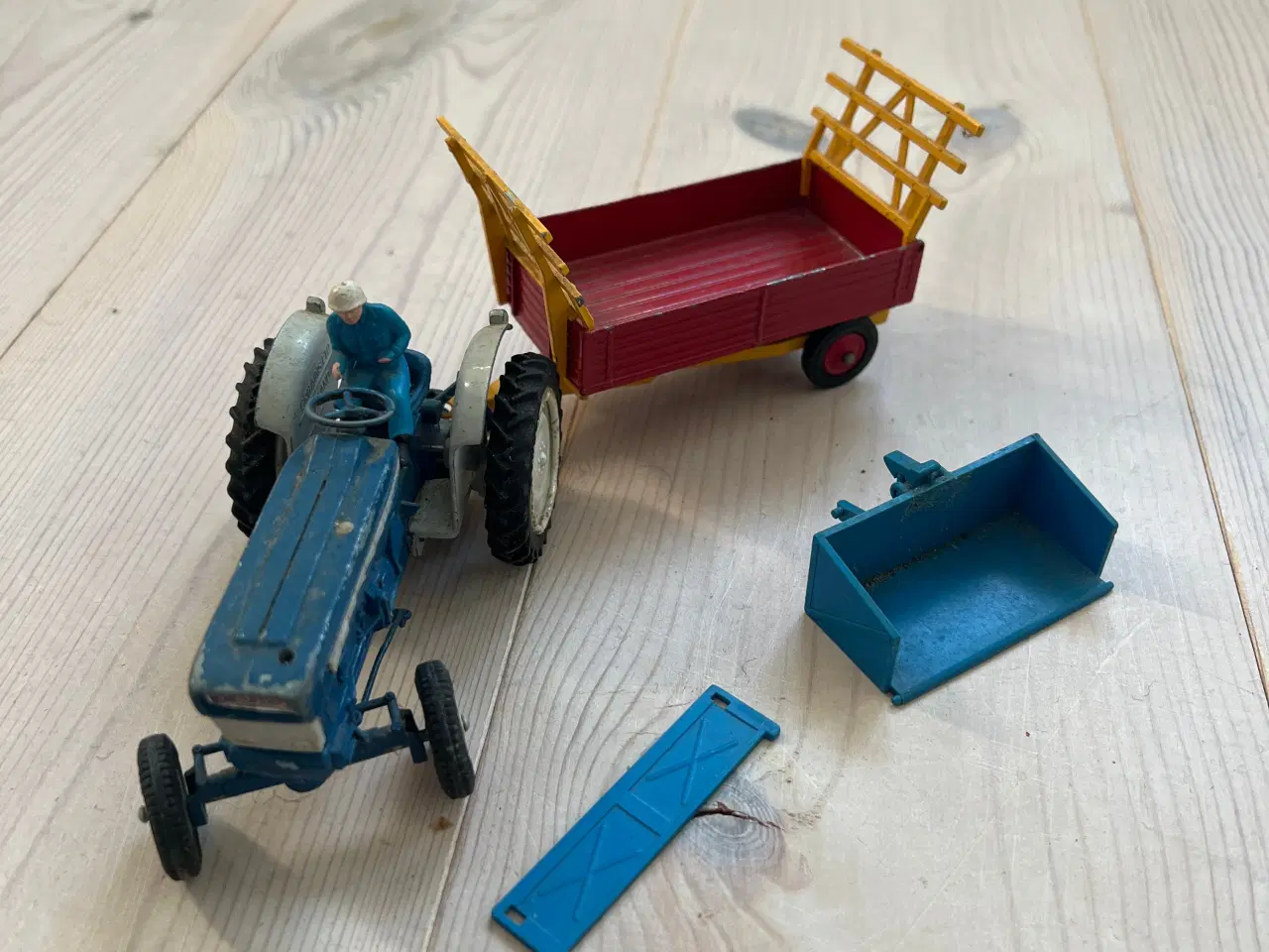 Billede 10 - Gamle legetøjsbiler
