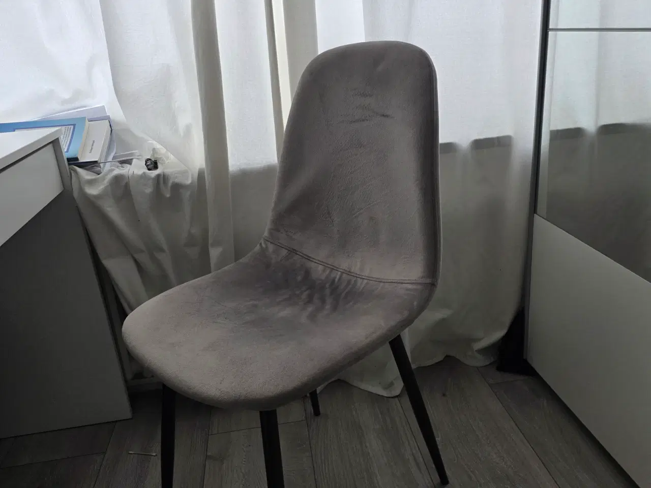 Billede 2 - Sminkebord med LED lys hvid