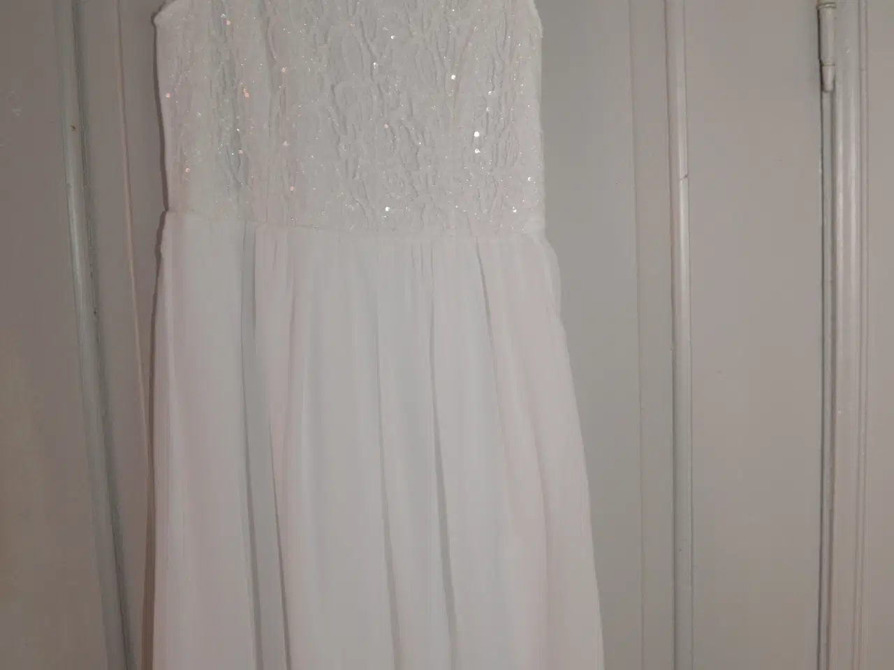 Billede 1 - Hvid Vero Moda kjole sælges