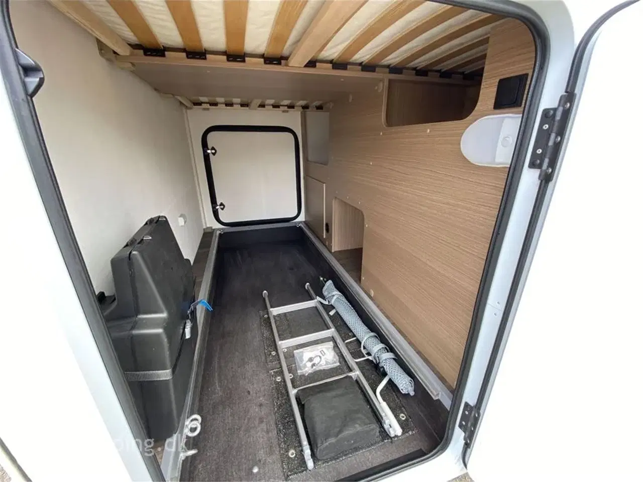 Billede 23 - 2022 - Carado V337 "15 Edition"   Ekstrem velholdt autocamper
