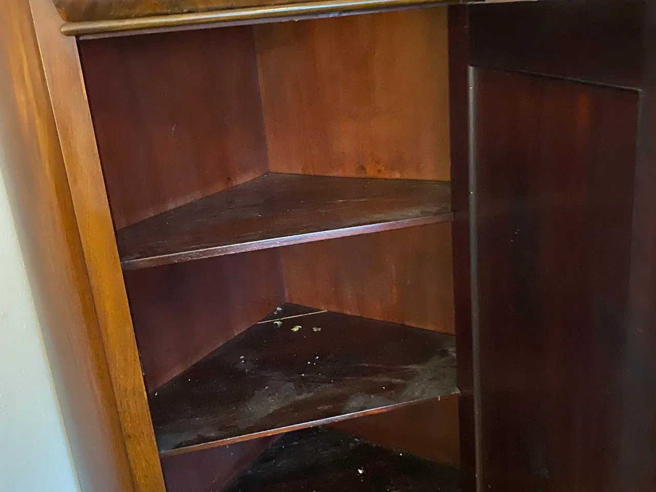 Billede 2 - Antik mahogni hjørneskab