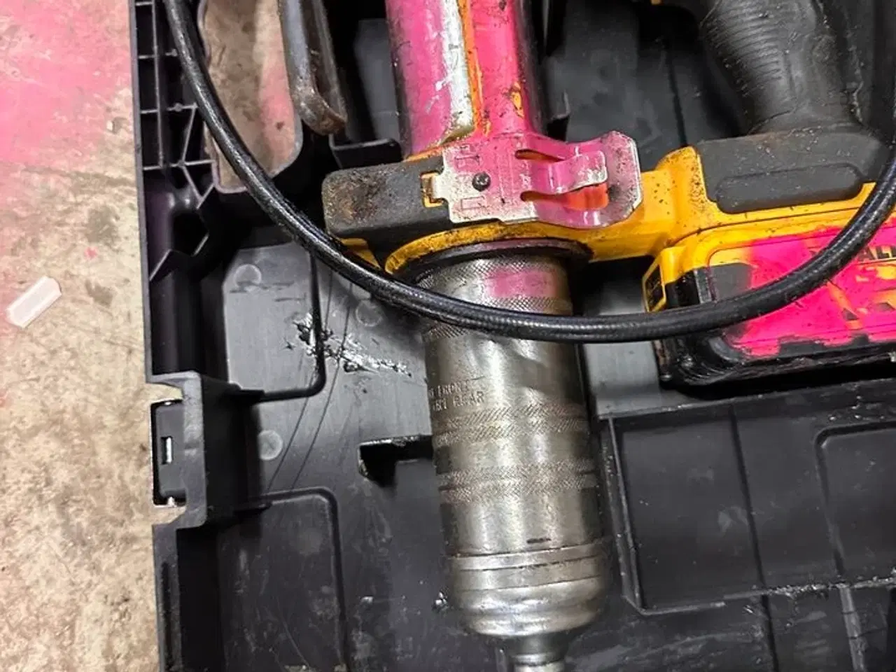 Billede 3 - Elektrisk fedtsprøjte DEWALT DCGG571NK-XJ