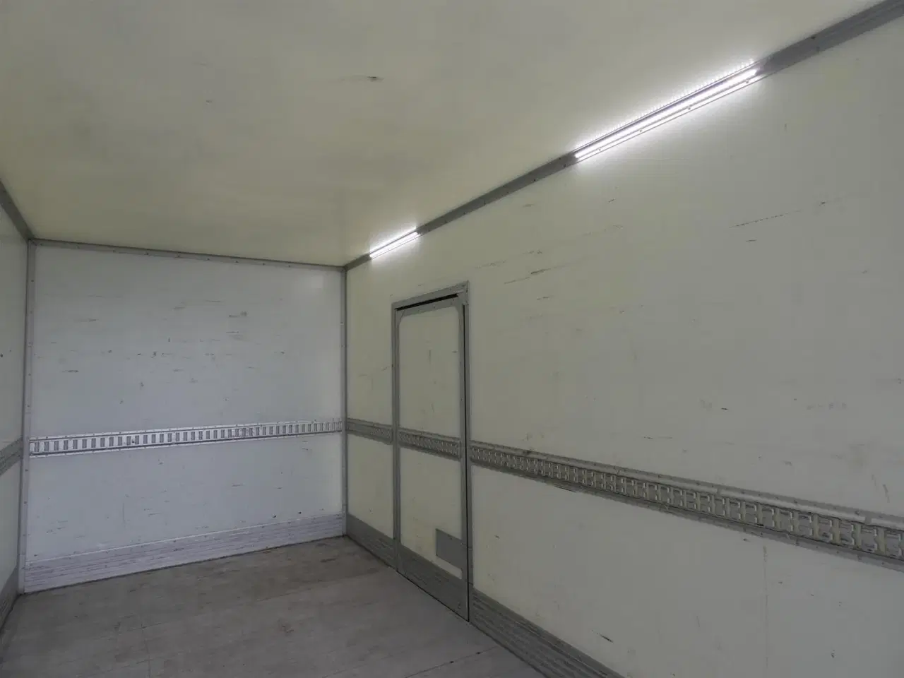 Billede 10 - Iveco Daily 35S16 4100mm 2,3 D m/Alukasse med lift Hi-Matic 156HK Ladv./Chas. 8g Aut.