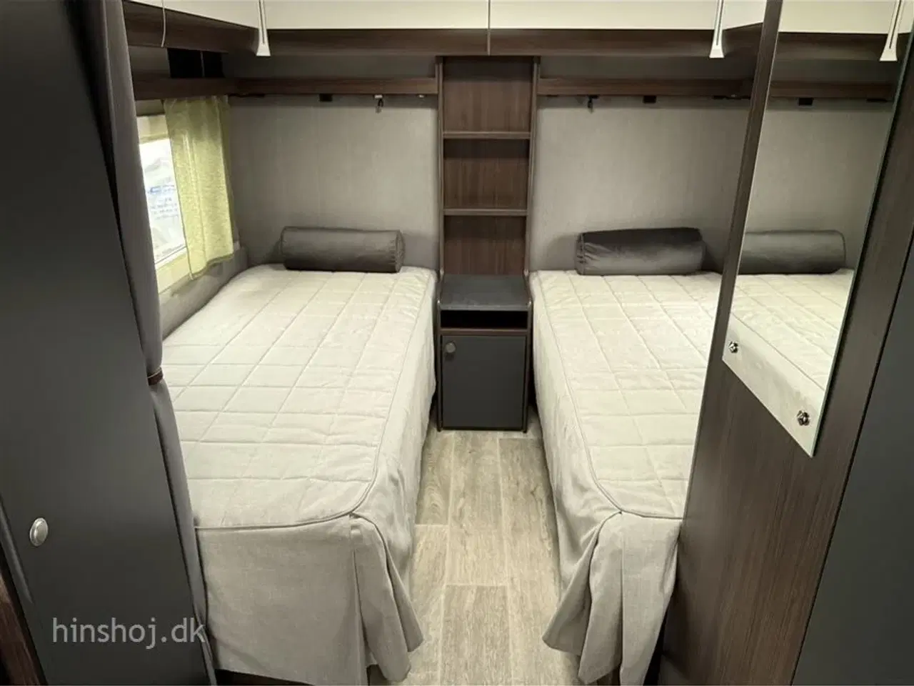 Billede 2 - 2026 - Polar Blackline 590 S   Lækker Vintervogn fra Polar med  enkelsenge fra Hinshøj Caravan