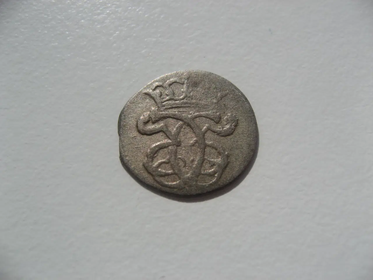 Billede 2 - Særdeles flot 1/2 Skilling sølv 1686. Chr.D.V
