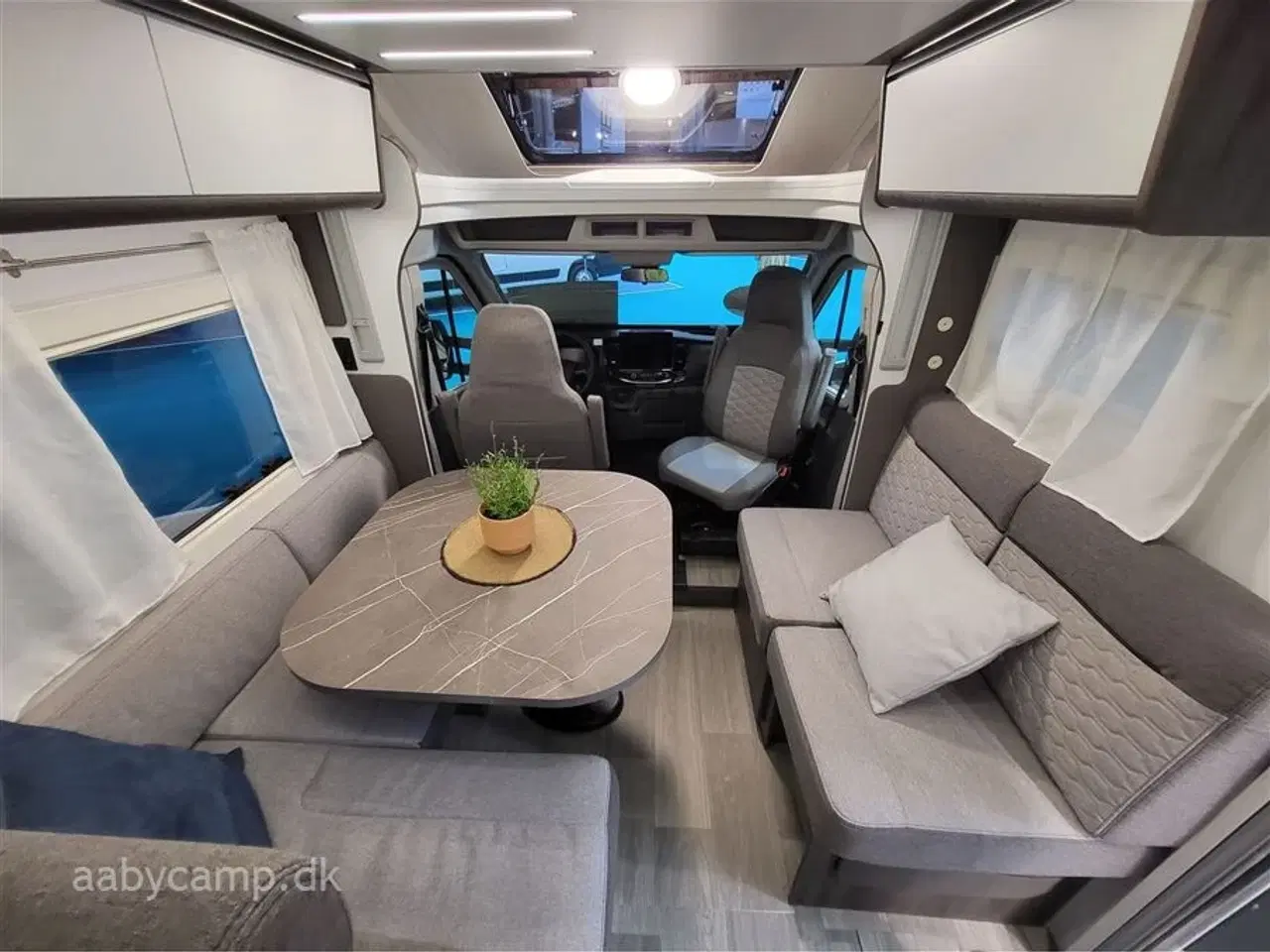 Billede 9 - 2025 - Benimar Tessoro 444   Rummelig top udstyret Camper