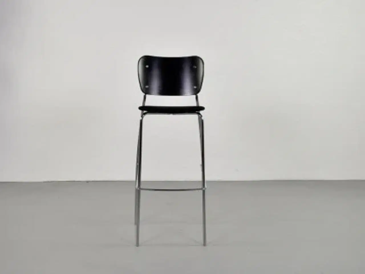 Billede 1 - Efg barstol i sort på krom stel