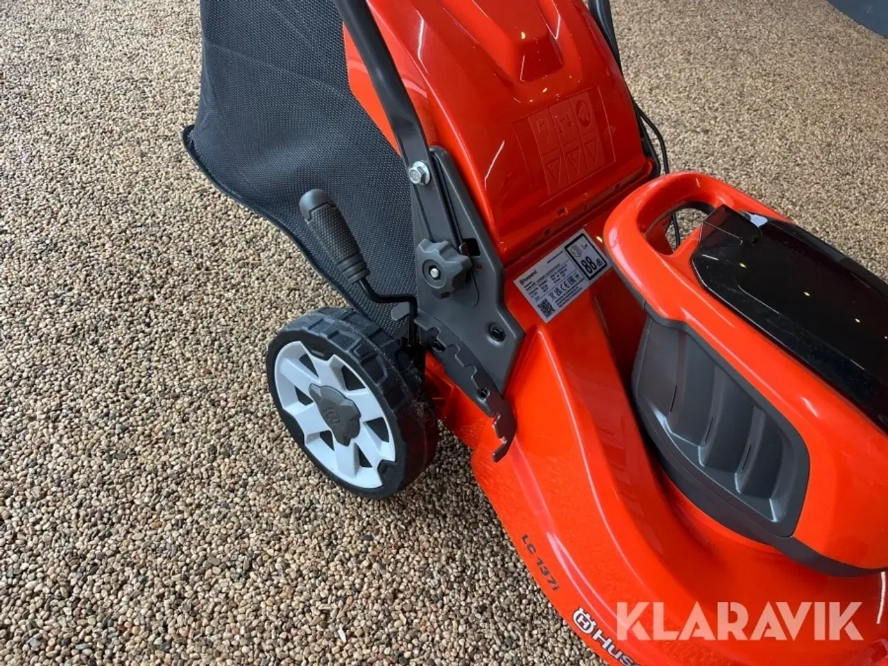 Billede 4 - Græsslåmaskine Husqvarna LC137i