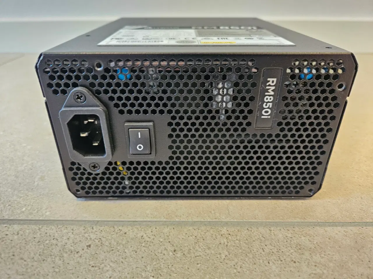 Billede 3 - CORSAIR RMi Series RM850i — 850 Watt 80 PLUS Gold 