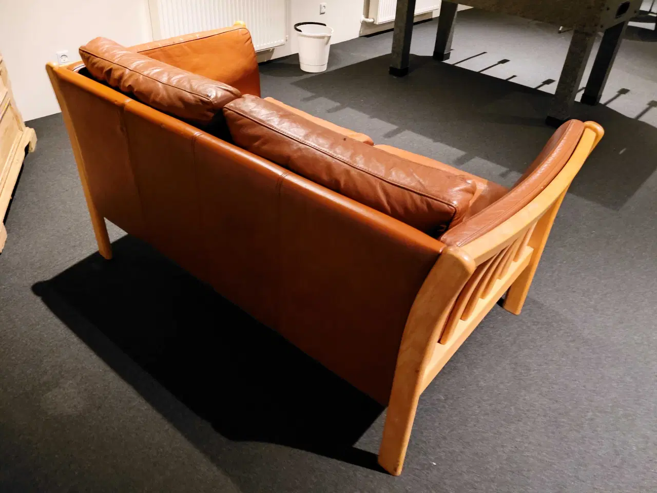 Billede 4 - Tremmesofa m læderbetræk