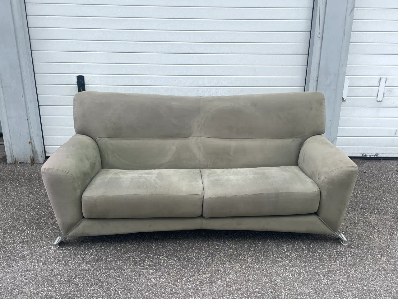 Billede 1 - Retro veloursofa i støvet grøn – 2-3 pers.