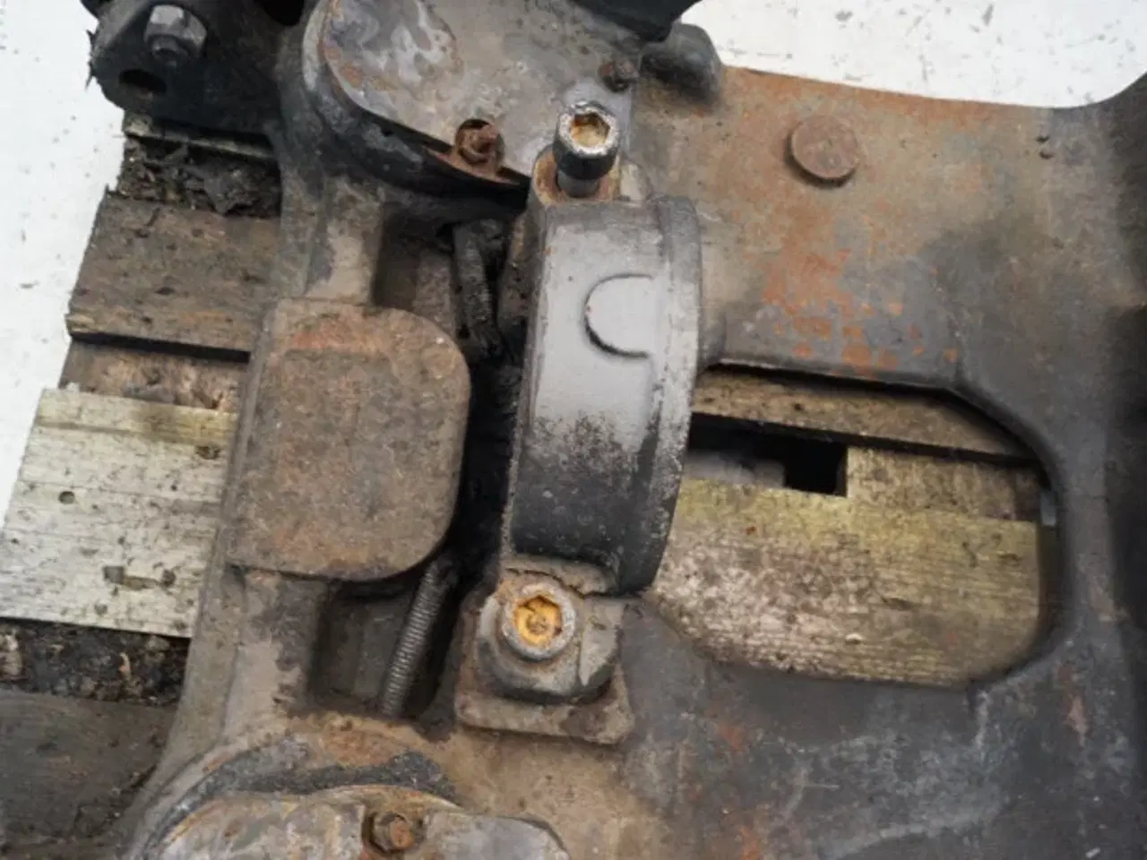 Billede 18 - Valtra T213 Forbro / Affjedring 