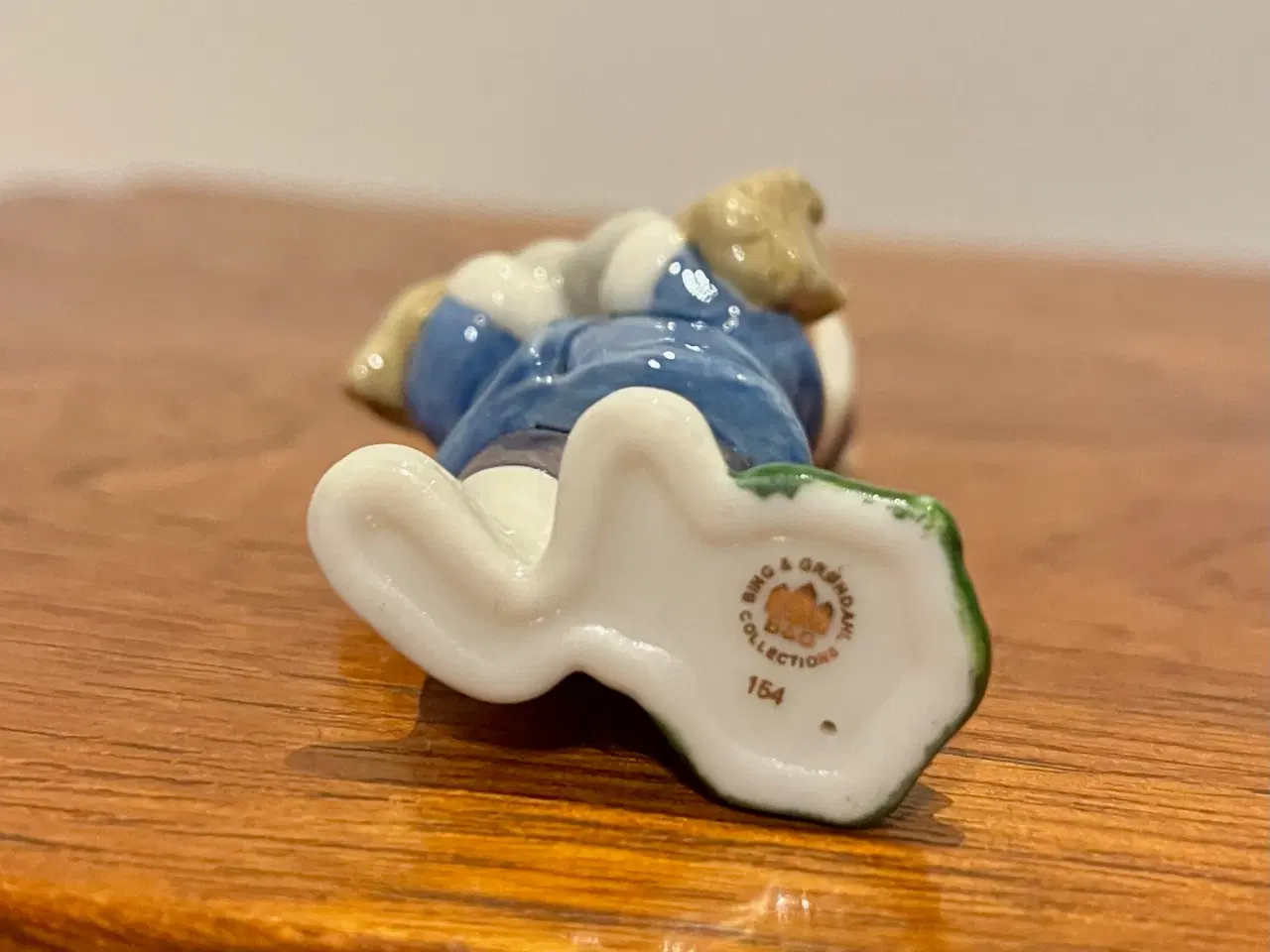 Billede 5 - Dreng med et bundt hø/juleneg - Bing & Grøndahl