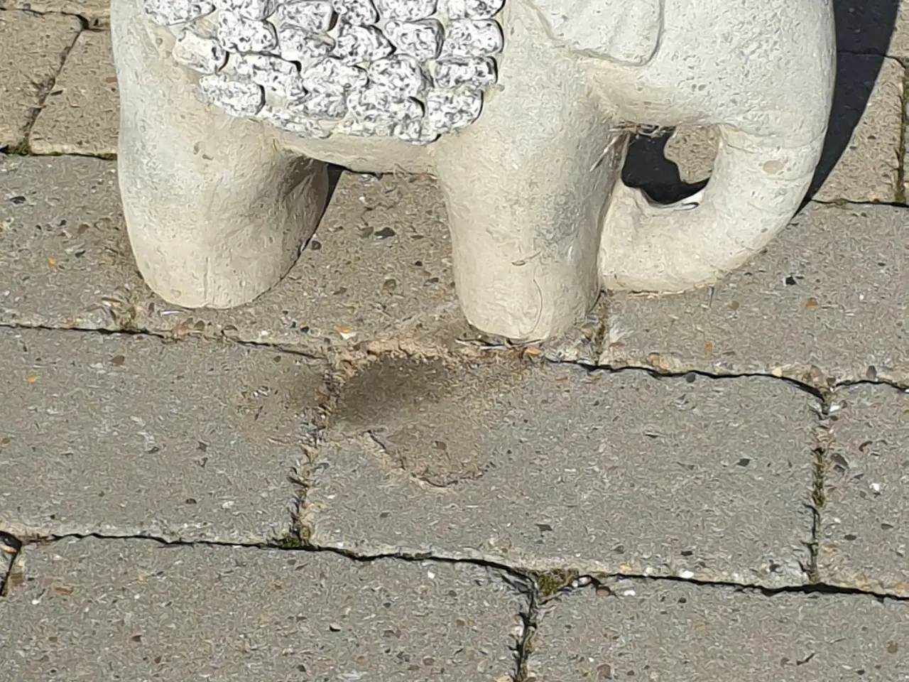 Billede 2 - Elefant - sød havefigur i beton