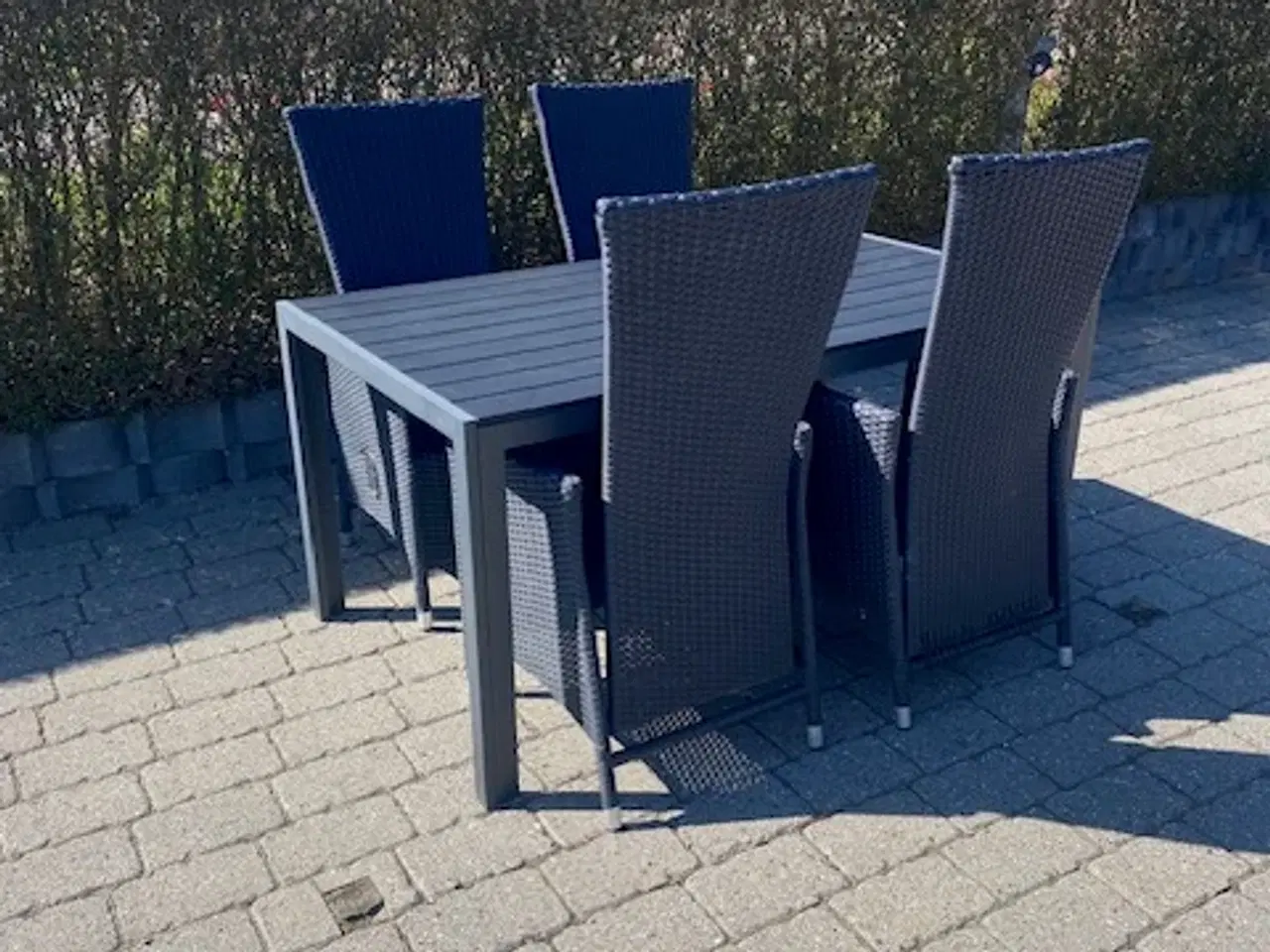 Billede 1 - Havebord med 4 stole