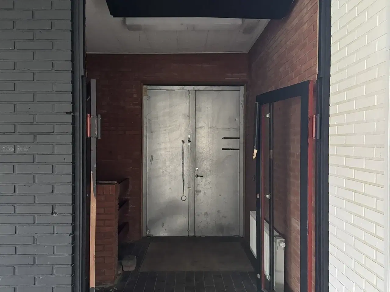 Billede 6 - Lager med mulighed for værksted udlejes.