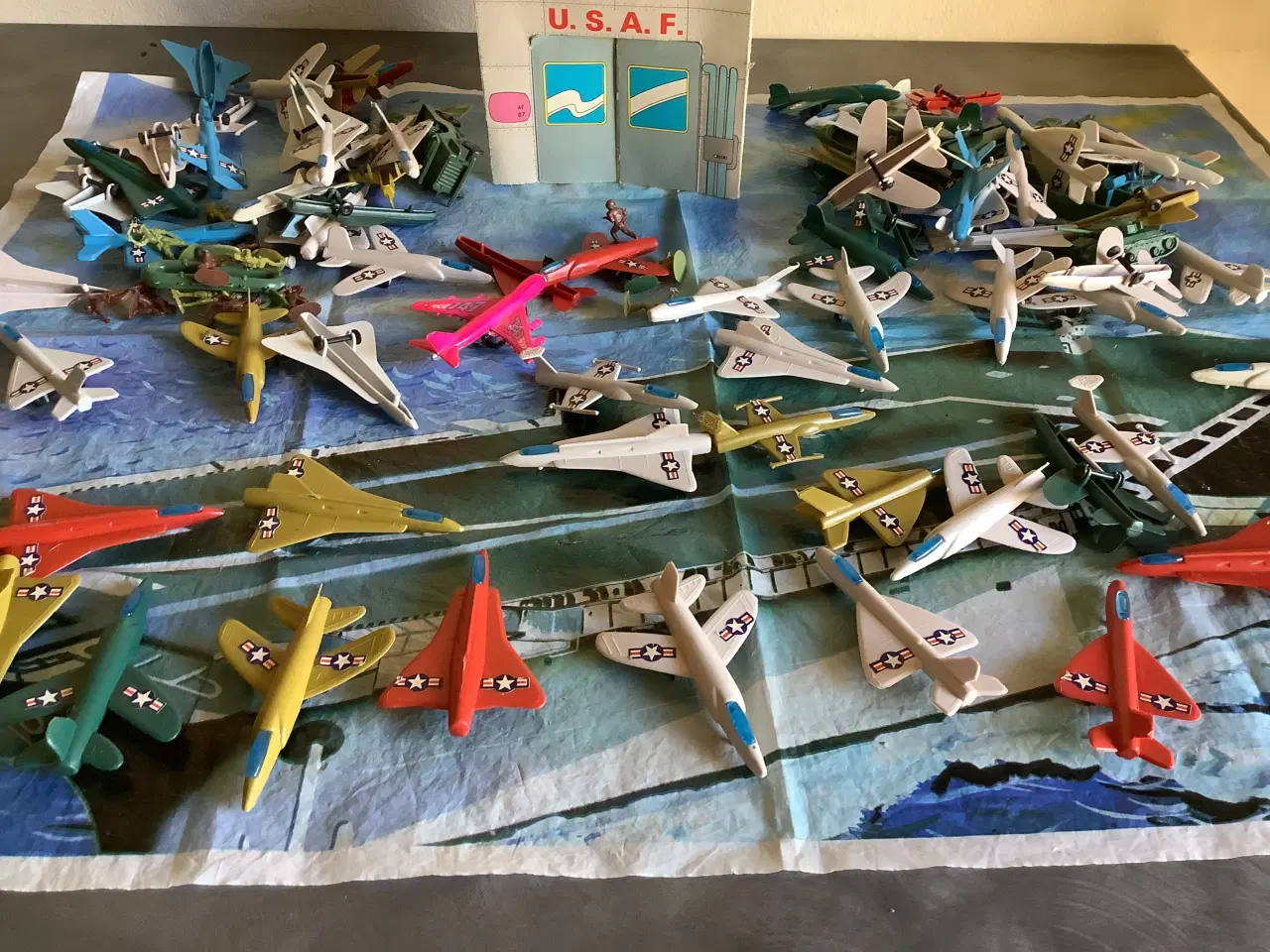 Billede 1 - USAF legetøjfly og millitærlegetøj sæt