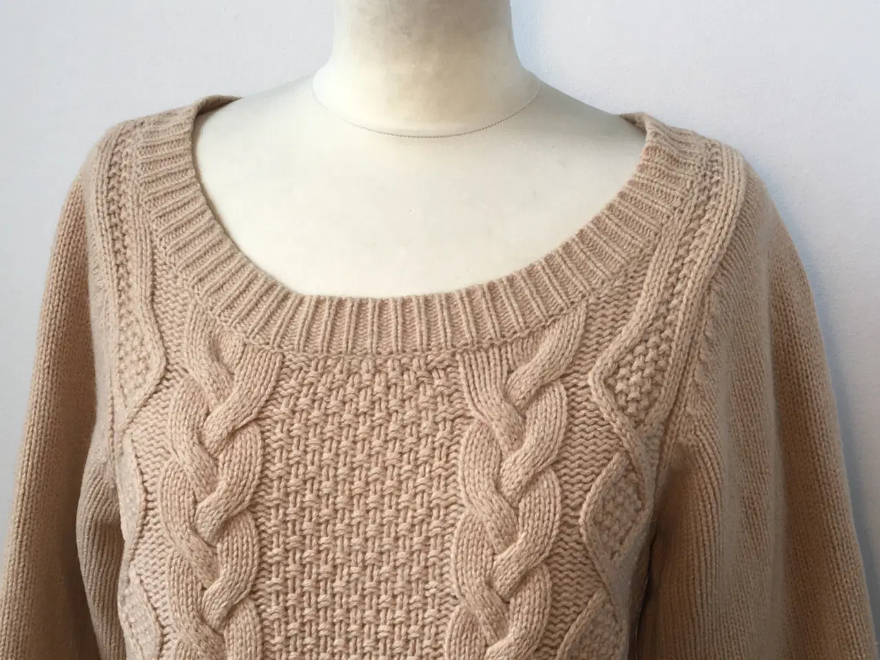 Billede 2 - Baum u Pherdgarten, beige sweater, str S