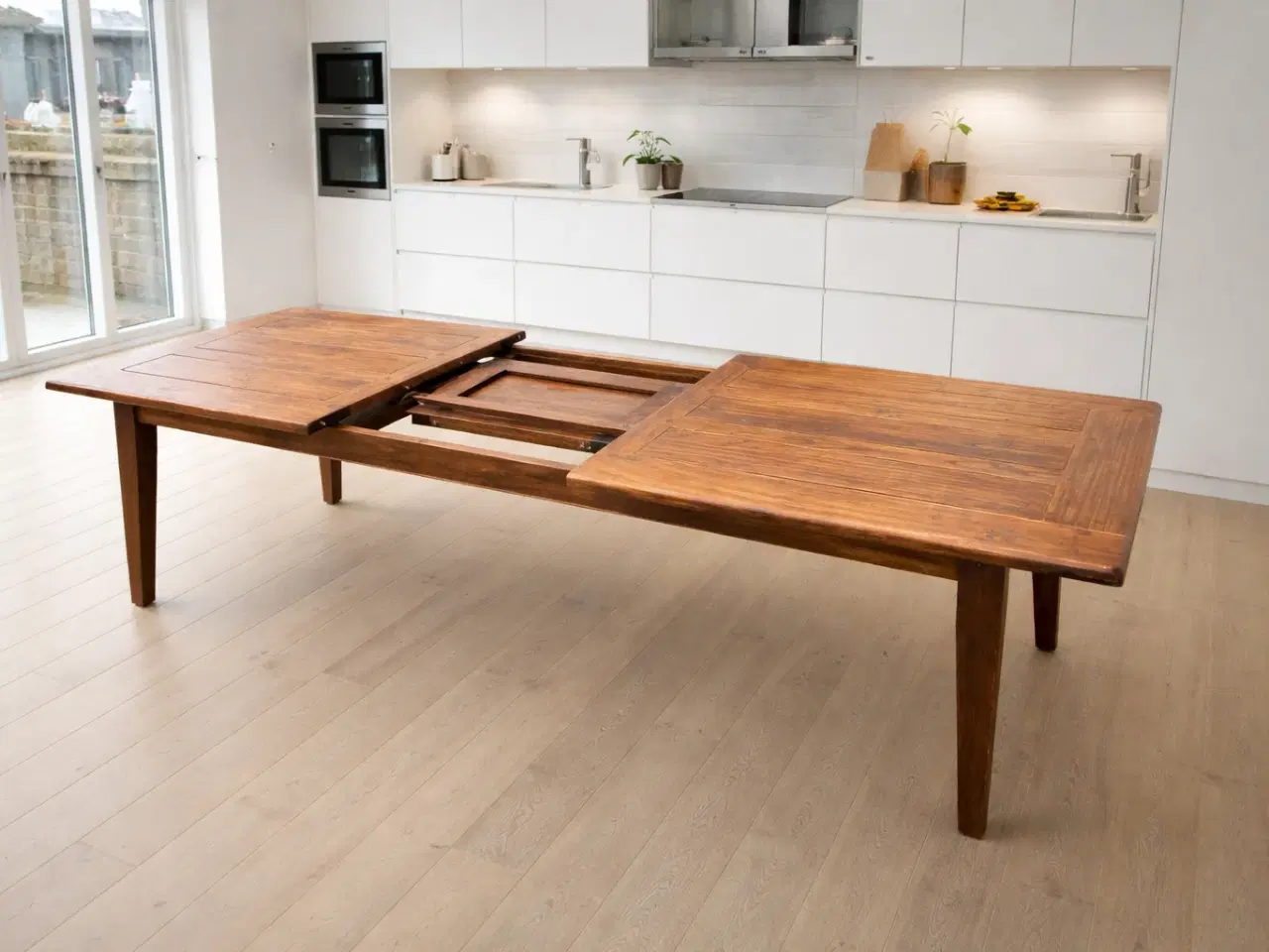 Billede 2 - Retro massivt spisebord med butterfly tillægsplad