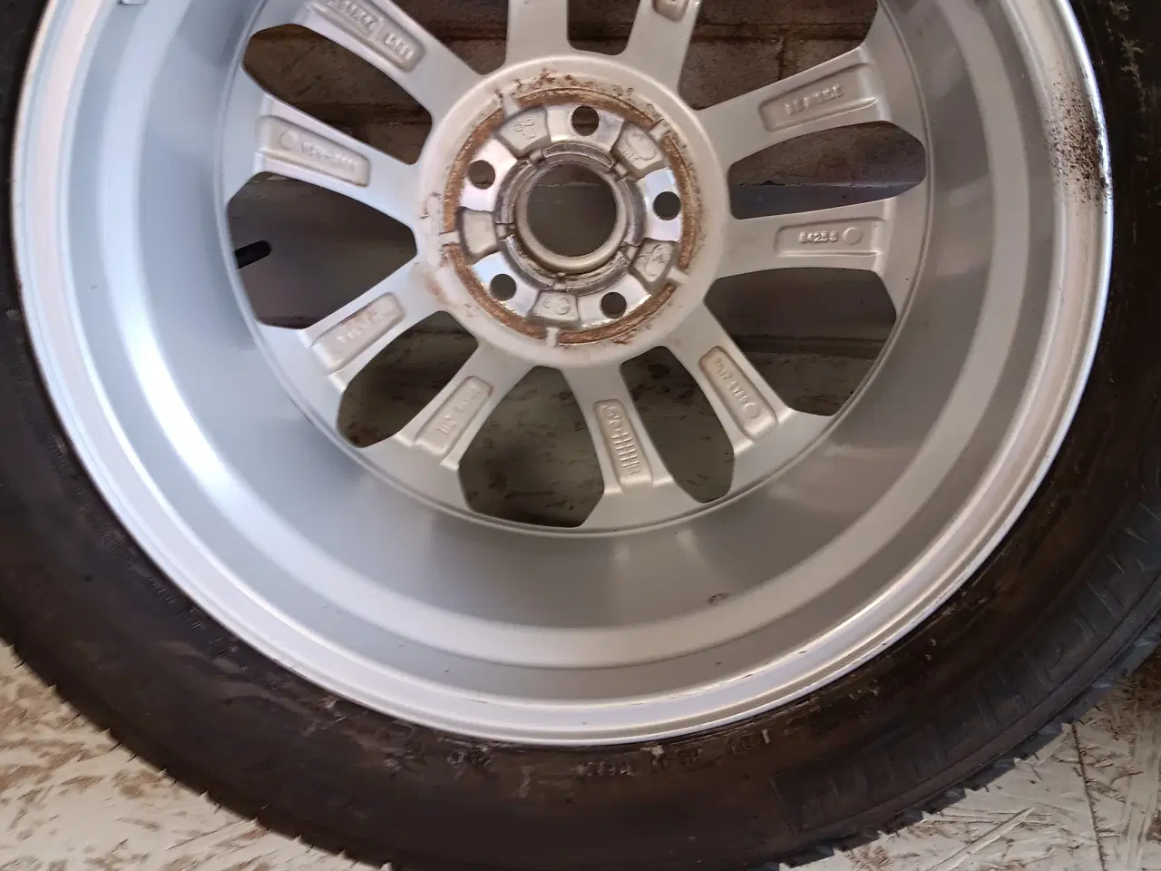 Billede 12 - Ford Kuga Hybrid 17" alufælge med sommerdæk