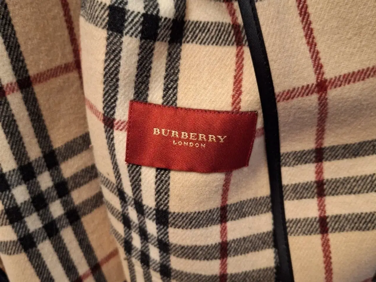 Billede 3 - Burberry vintage jakke dame størrelse 42 blå farv.